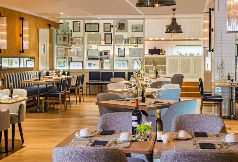 בית מלון כפרי H10 Puerta de Alcalá