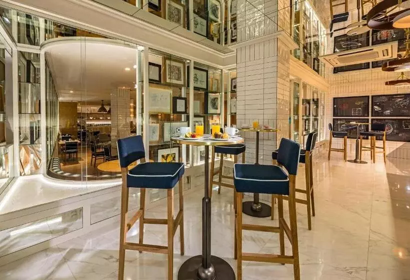 בית מלון כפרי H10 Puerta de Alcalá