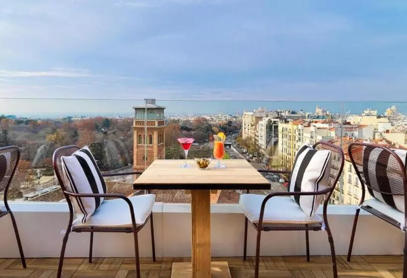 בית מלון כפרי H10 Puerta de Alcalá