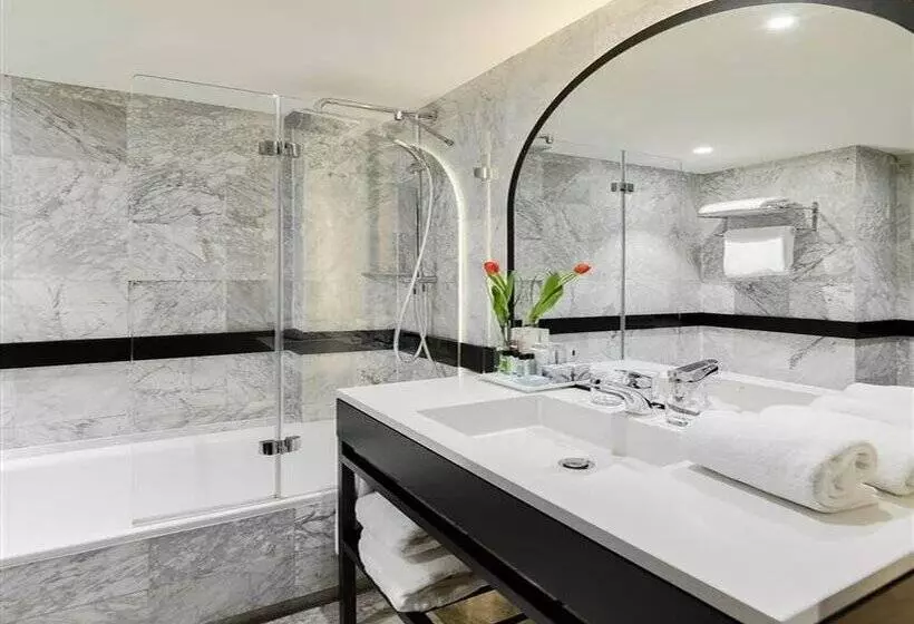 בית מלון כפרי H10 Puerta de Alcalá