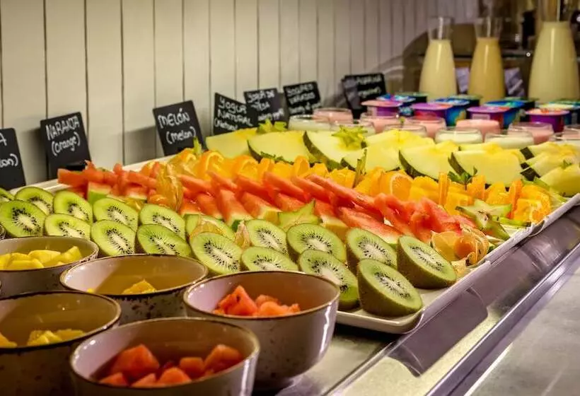 בית מלון כפרי H10 Puerta de Alcalá