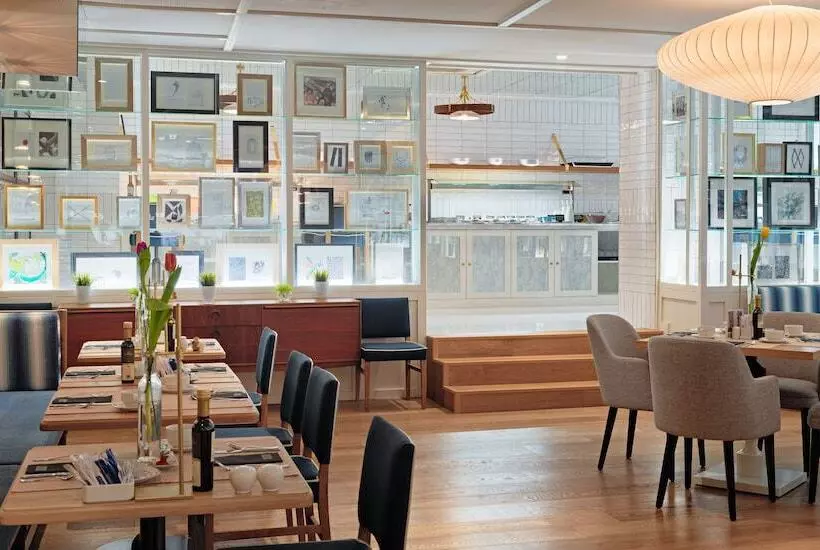 בית מלון כפרי H10 Puerta de Alcalá