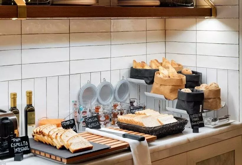 בית מלון כפרי H10 Puerta de Alcalá