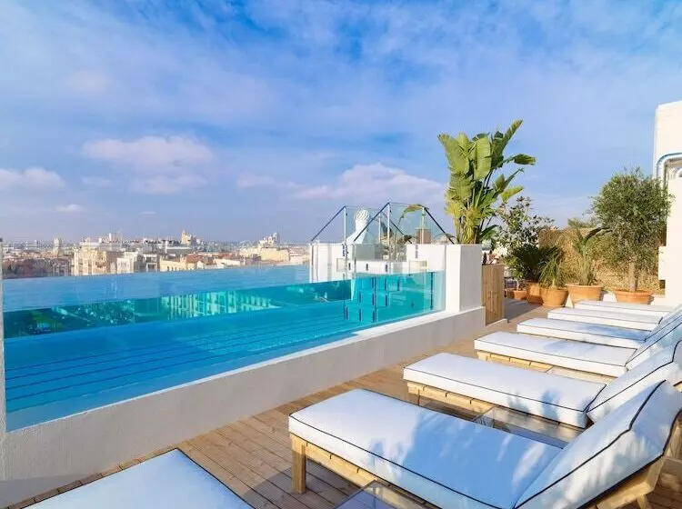 בית מלון כפרי H10 Puerta de Alcalá