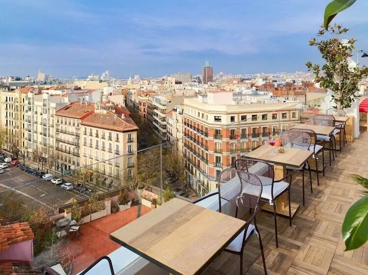 בית מלון כפרי H10 Puerta de Alcalá