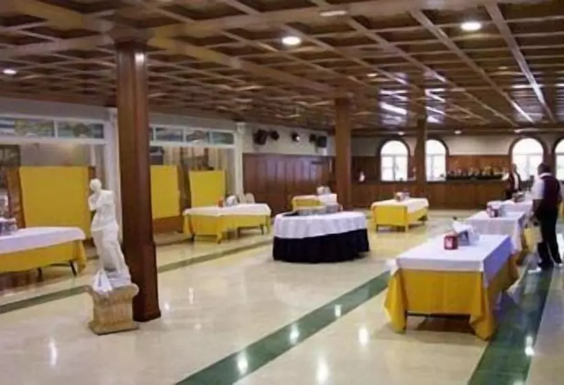 فندق Plaza Manjon