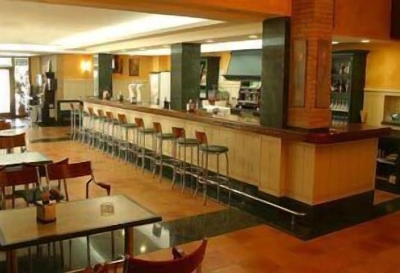 Отель Plaza Manjon