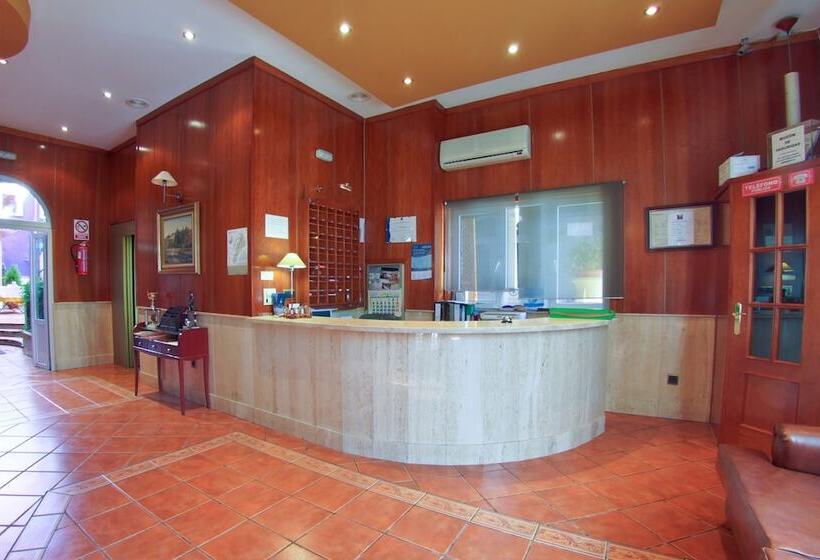 Отель Plaza Manjon