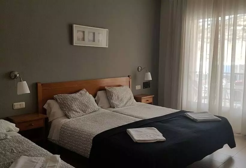 Отель Avenida Del Sotillo