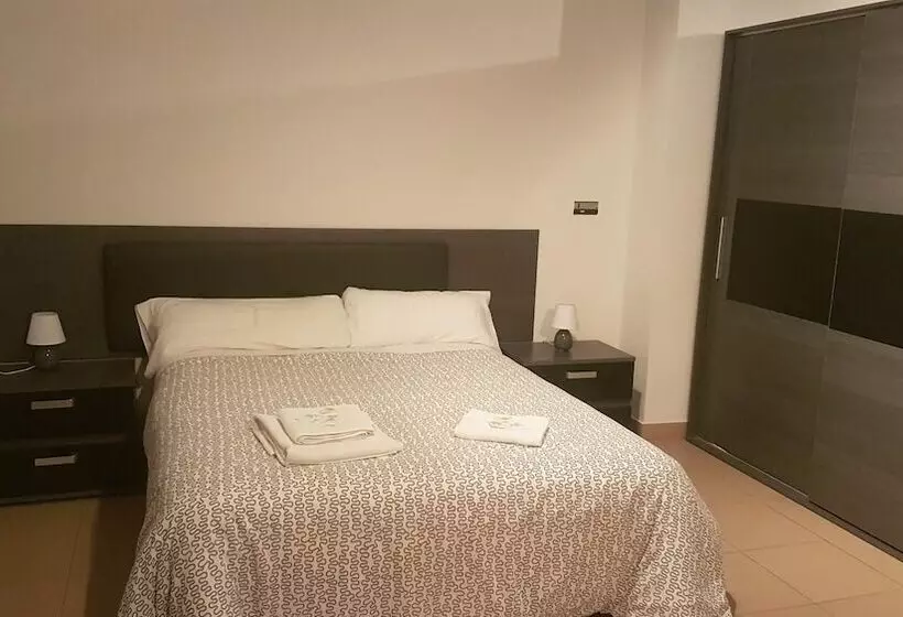 Отель Avenida Del Sotillo