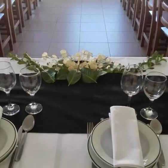 Отель Avenida Del Sotillo