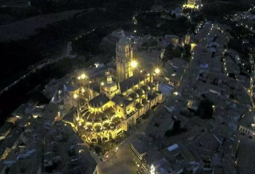 Отель Avenida Del Sotillo