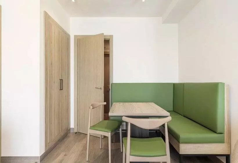 ホテル Best Triton