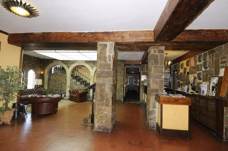 فندق Leonor Mirón