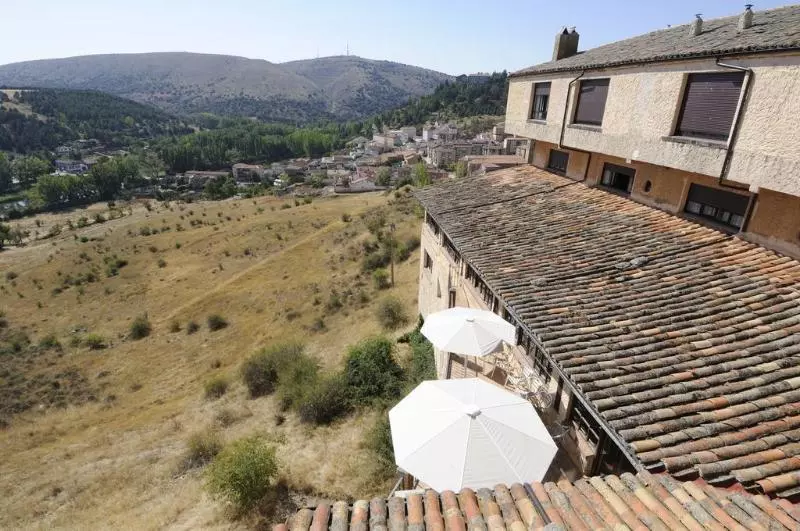 فندق Leonor Mirón