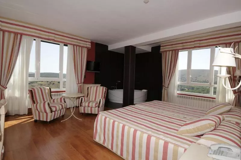 فندق Leonor Mirón