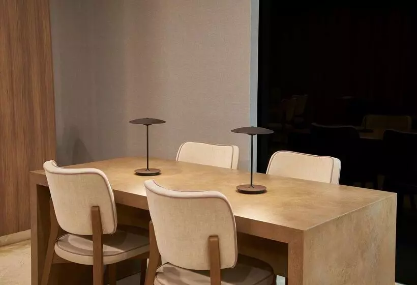 فندق NH Ciudad De Valencia