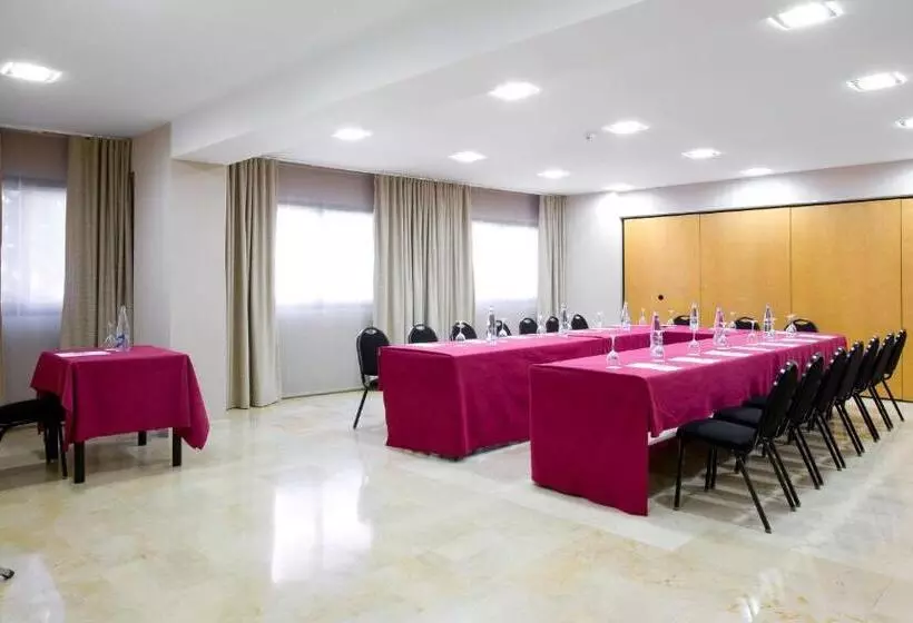 فندق NH Ciudad De Valencia