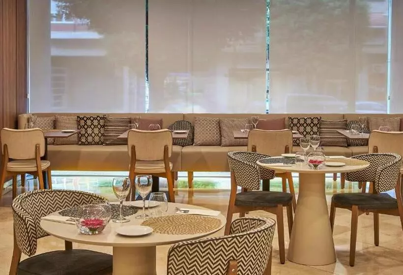 فندق NH Ciudad De Valencia