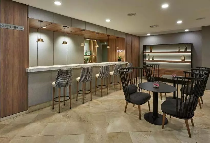 فندق NH Ciudad De Valencia