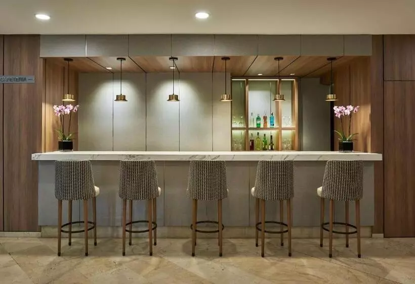 فندق NH Ciudad De Valencia