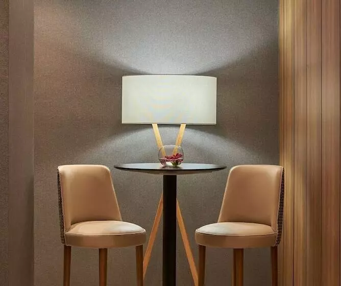 فندق NH Ciudad De Valencia