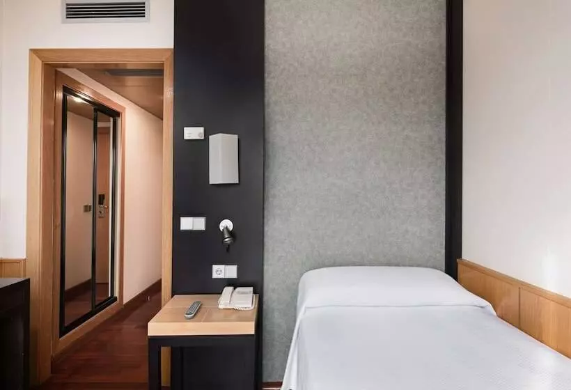 فندق NH Ciudad De Valencia