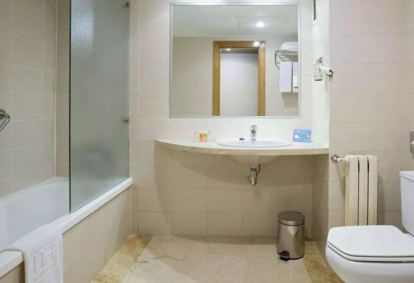 فندق NH Ciudad De Valencia