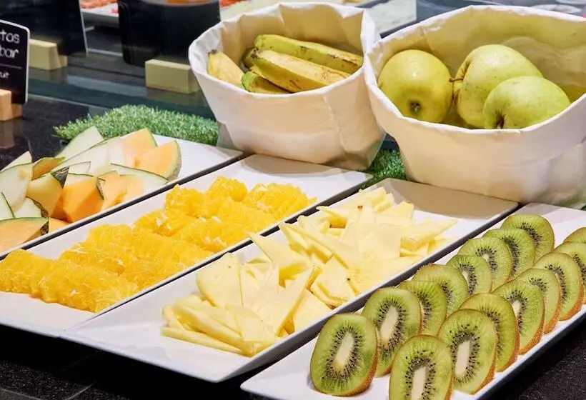 فندق NH Ciudad De Valencia