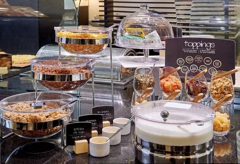 فندق NH Ciudad De Valencia