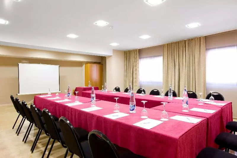 فندق NH Ciudad De Valencia