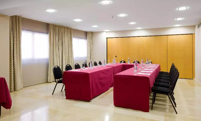 فندق NH Ciudad De Valencia