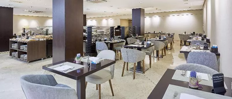 فندق NH Ciudad De Valencia