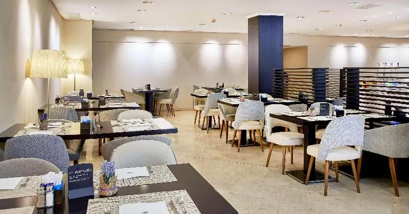 فندق NH Ciudad De Valencia