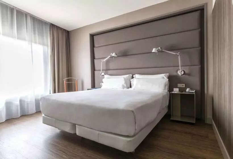 هتل NH Sevilla Plaza De Armas