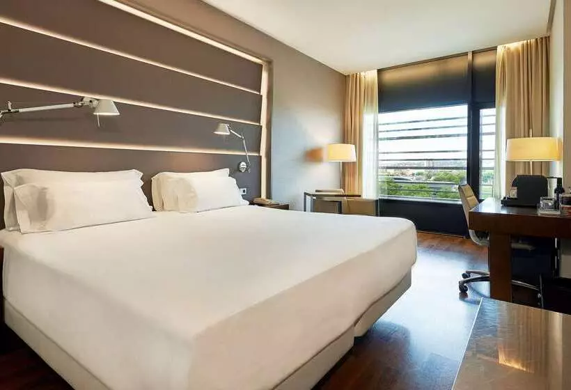 هتل NH Sevilla Plaza De Armas