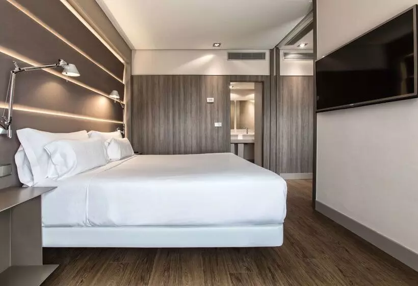 هتل NH Sevilla Plaza De Armas