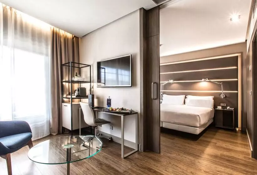 هتل NH Sevilla Plaza De Armas