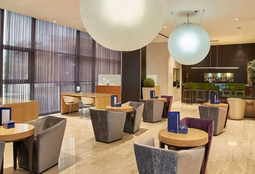 هتل NH Sevilla Plaza De Armas