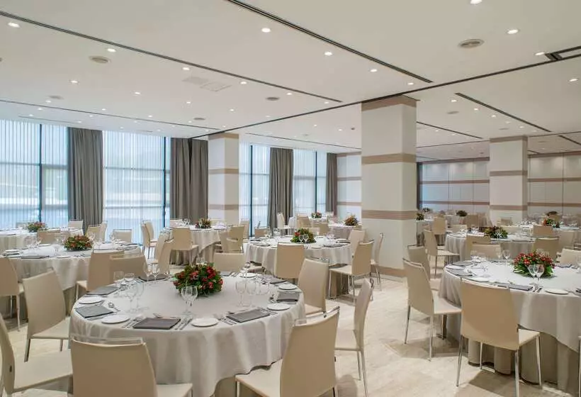 هتل NH Sevilla Plaza De Armas