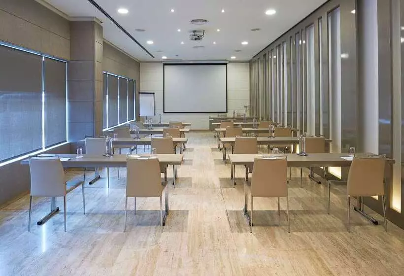 هتل NH Sevilla Plaza De Armas