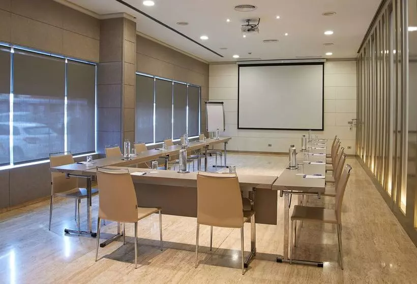 هتل NH Sevilla Plaza De Armas