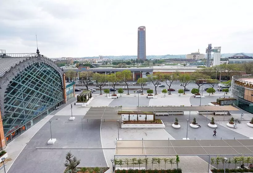 هتل NH Sevilla Plaza De Armas