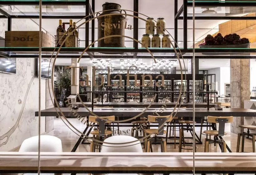 هتل NH Sevilla Plaza De Armas