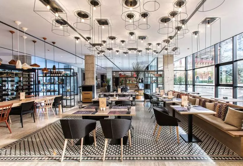 هتل NH Sevilla Plaza De Armas