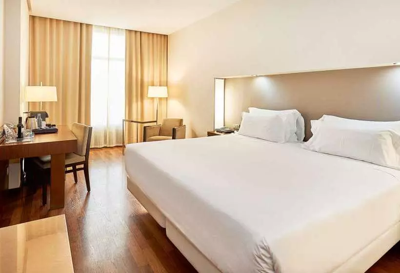 هتل NH Sevilla Plaza De Armas