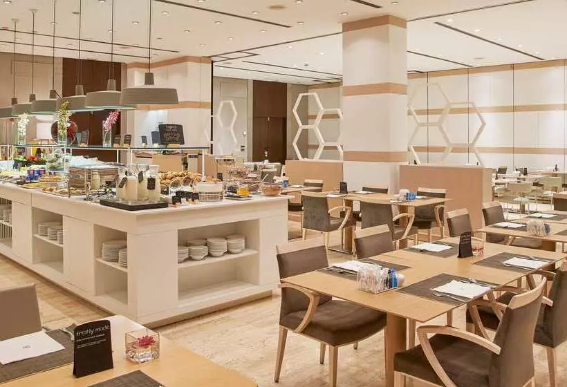 هتل NH Sevilla Plaza De Armas