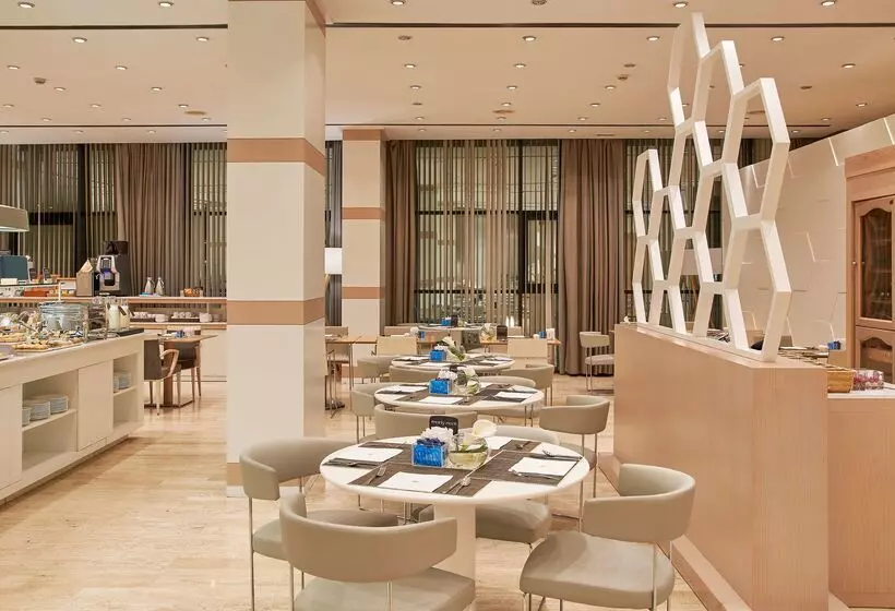 هتل NH Sevilla Plaza De Armas