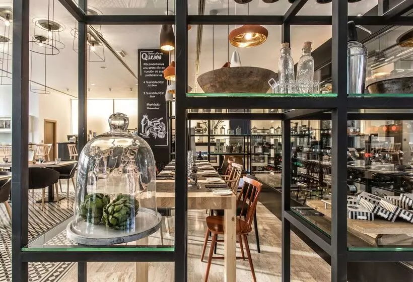 هتل NH Sevilla Plaza De Armas