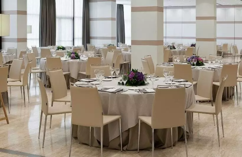 هتل NH Sevilla Plaza De Armas